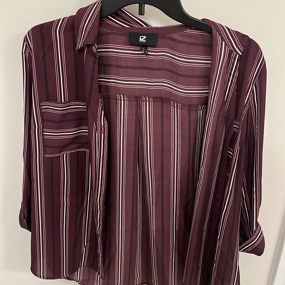 IZOD brand women’s dress shirt. Size LARGE.